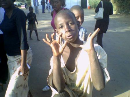 les ptits talibes ki st a l'entree du college